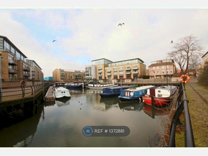 2 Bedroom Flat To Rent In Town Meadow, Brentford, TW8