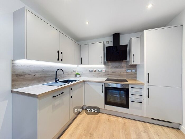 2 Bedroom Flat To Rent In Queens Court, Dock Street, Hull, HU1