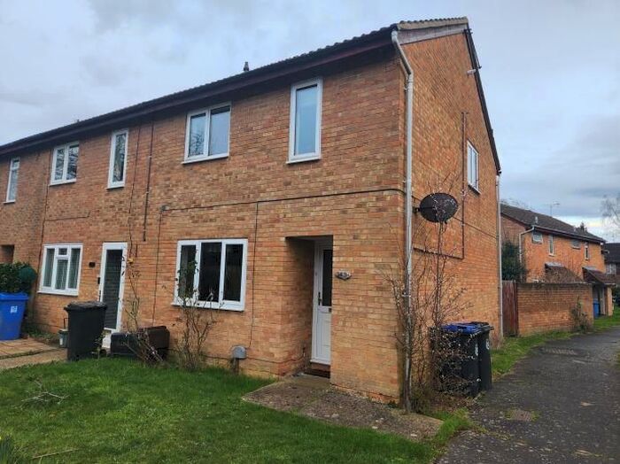 3 Bedroom Semi-Detached House To Rent In Woking, Surrey, GU21