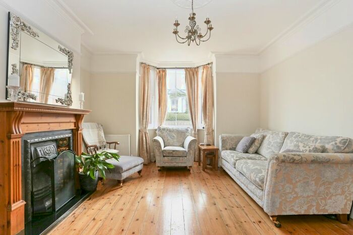 3 Bedroom Semi-Detached House To Rent In Priory Road, Newbury RG14