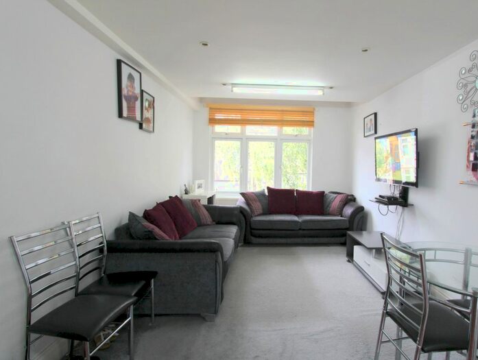 2 Bedroom Flat To Rent In Arragon Gardens, London, SW16