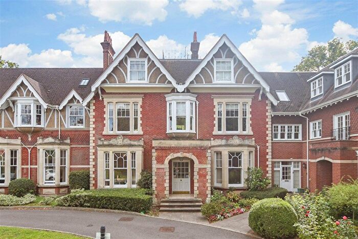 1 Bedroom Flat For Sale In Massetts Road, Horley, Surrey, RH6