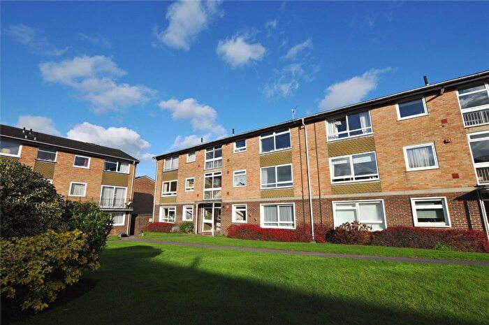 3 Bedroom Flat For Sale In Wilderness Road, Guildford, Surrey, GU2
