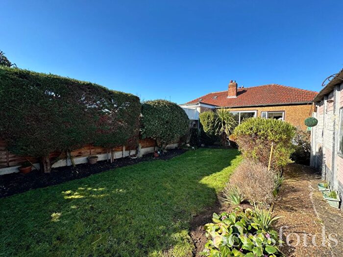 2 Bedroom Bungalow For Sale In Norman Road, Hornchurch, RM11