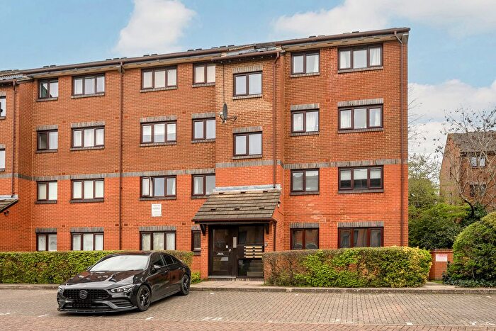 2 Bedroom Flat For Sale In St. Benedicts Close, London, SW17