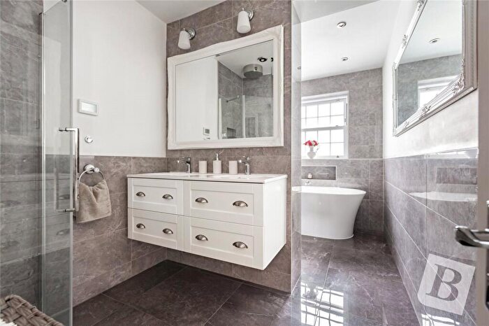 4 Bedroom Detached House For Sale In Elmdene Avenue, Emerson Park, RM11