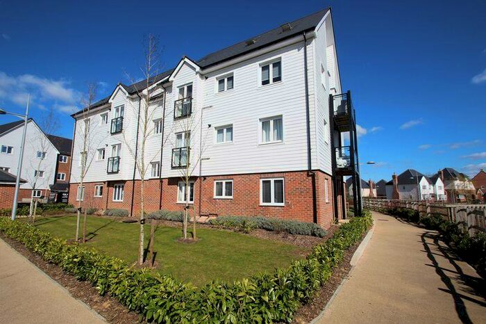 2 Bedroom Apartment To Rent In Kilnwood Close, Horsham, RH12