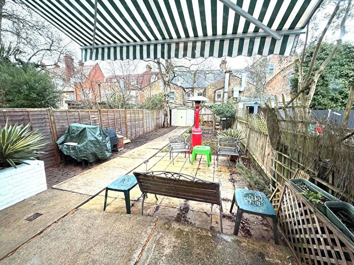 1 Bedroom Flat To Rent In Hoveden Road, Mapesbury, London, NW2