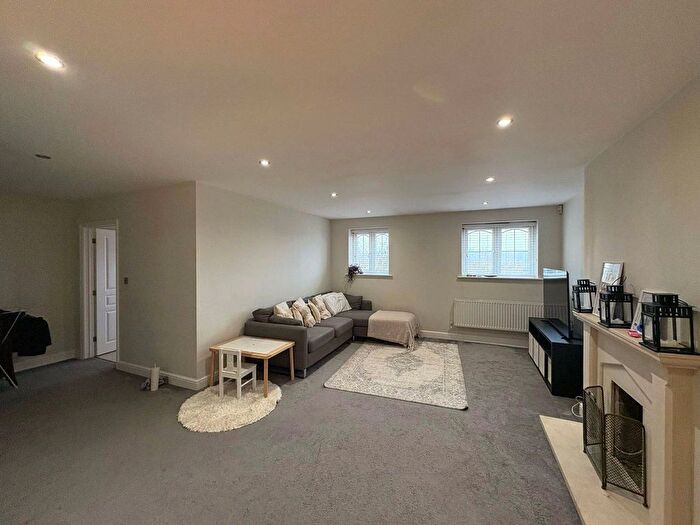 2 Bedroom Maisonette To Rent In North Street, Winkfield, Windsor, Berkshire, SL4