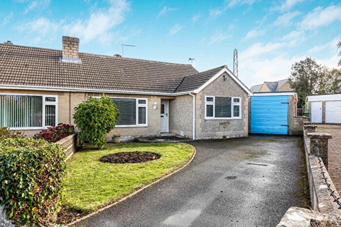 3 Bedroom Bungalow For Sale In North Hill Road, Cirencester, Gloucestershire, GL7