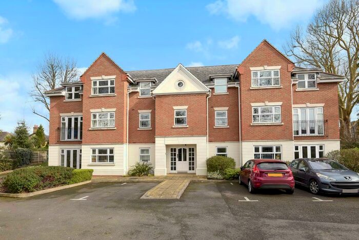 2 Bedroom Apartment To Rent In Walton On Thames, Surrey, KT12