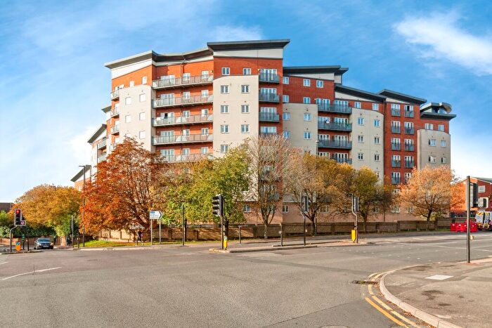 2 Bedroom Apartment For Sale In Aspects Court, Slough, SL1