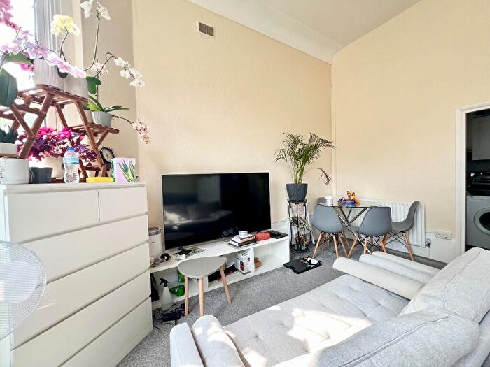 Studio To Rent In Anerley Park, London, SE20