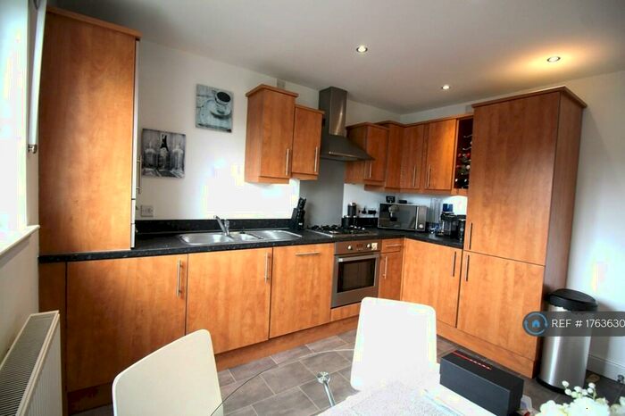 2 Bedroom Flat To Rent In Park Holme Court, Hamilton, ML3