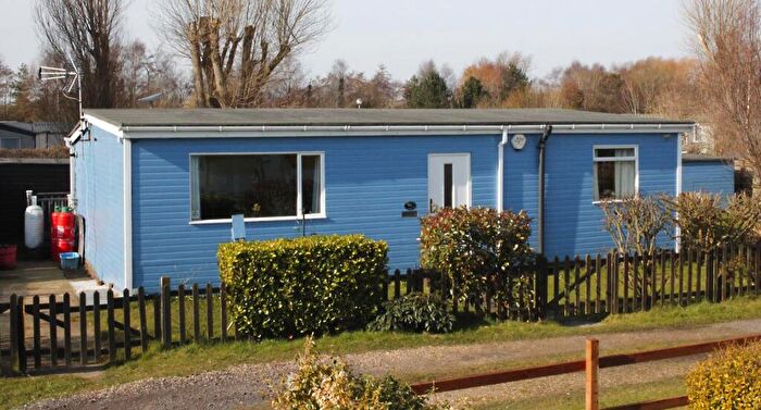 3 Bedroom Chalet For Sale In Humberston Fitties, Humberston, Grimsby, N.E. Lincs, DN36