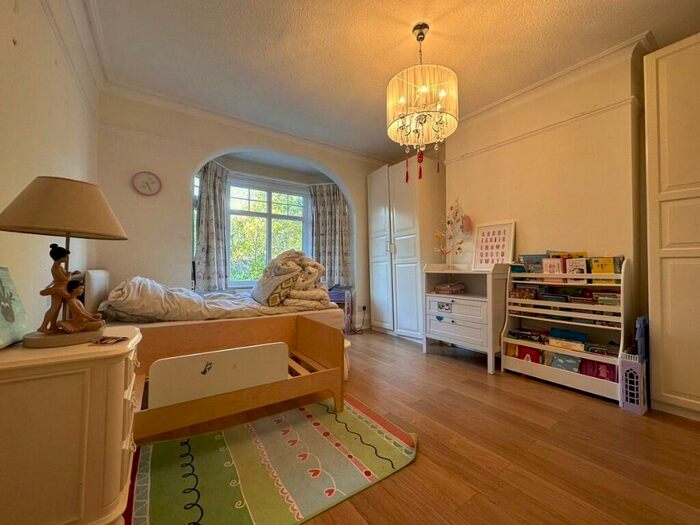 2 Bedroom Flat To Rent In Holden Road, London, N12