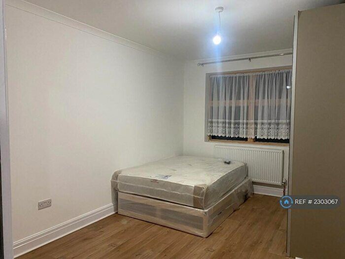 1 Bedroom Flat To Rent In Varn House, Barking, IG11