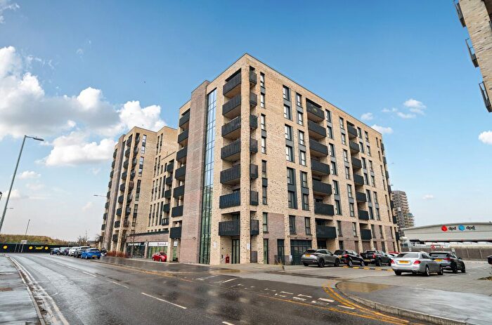 1 Bedroom Flat For Sale In Hearn House, Merrielands Crescent, Dagenham, RM9