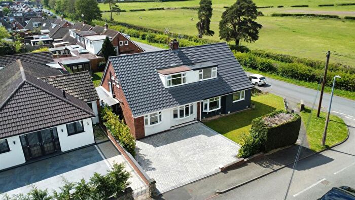 3 Bedroom Semi Detached House For Sale In Chestnut Close, Stourbridge, DY8