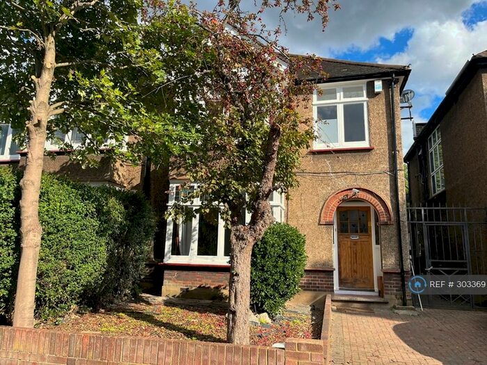 2 Bedroom Flat To Rent In Shooters Hill, London, SE18