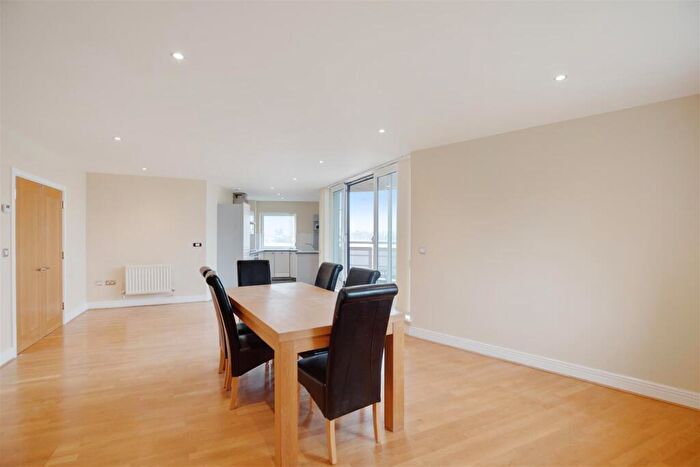 3 Bedroom Apartment To Rent In Wards Wharf Approach, Silvertown, E16