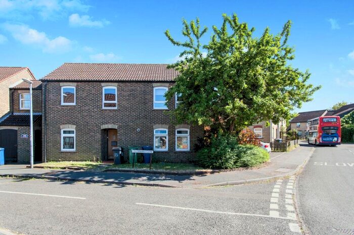 2 Bedroom Flat To Rent In Coggeshall Close, Cambridge, CB5