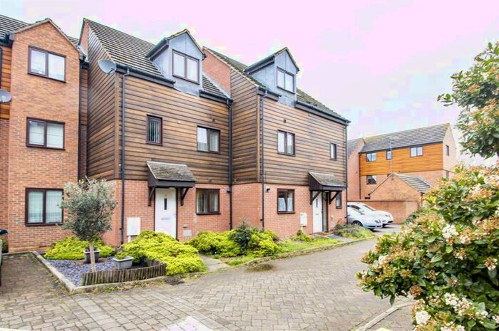 4 Bedroom Town House To Rent In Ropley Way, Broughton, Milton Keynes, MK10