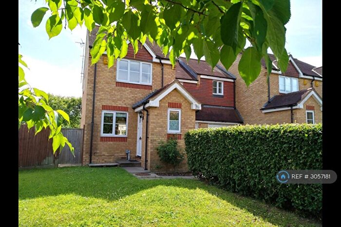 3 Bedroom End Of Terrace House To Rent In Orient Close, St Albans, AL1