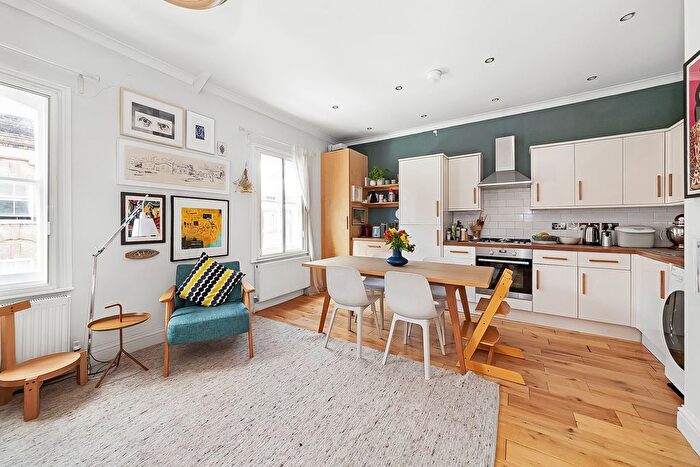 2 Bedroom Flat To Rent In Dartmouth Road, London, SE23