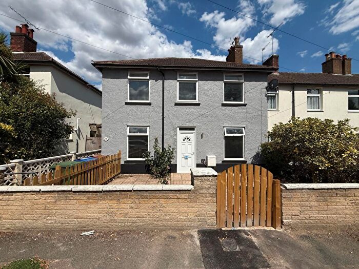 1 Bedroom Flat To Rent In Hathaway Road, Essex, RM17