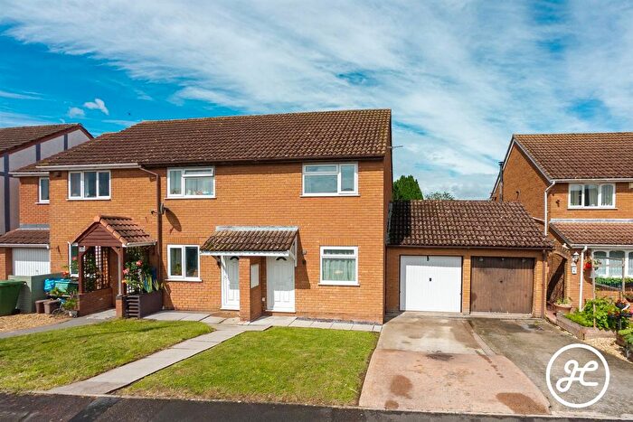 2 Bedroom End Of Terrace House For Sale In Kings Drive, Westonzoyland, TA7