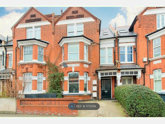 2 Bedroom Flat To Rent In Cavendish Road, London, SW12