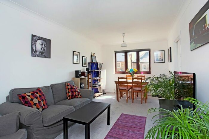 2 Bedroom Flat To Rent In Imperial Road, Windsor SL4