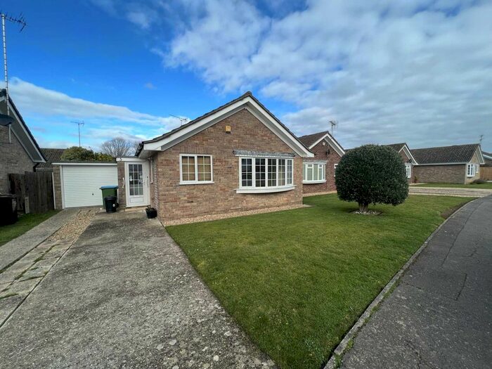 2 Bedroom Bungalow To Rent In Mornington Crescent, Felpham, PO22