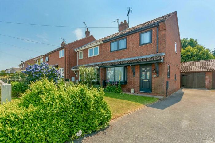 3 Bedroom Semi-Detached House To Rent In Wycar Road, Newark, NG22