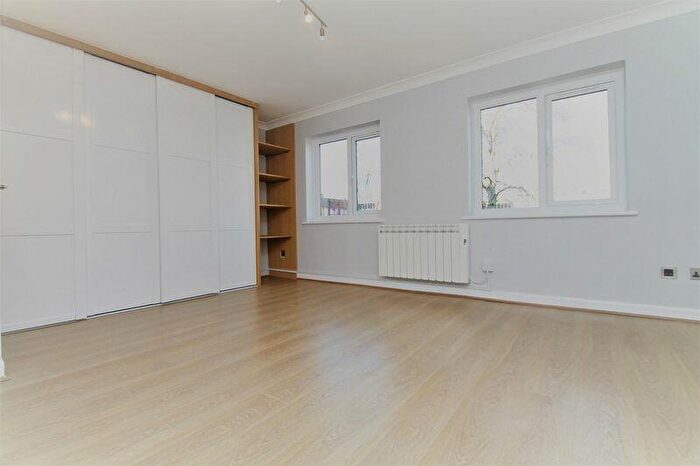 1 Bedroom Flat To Rent In Queen Alexandra Road, High Wycombe, HP11