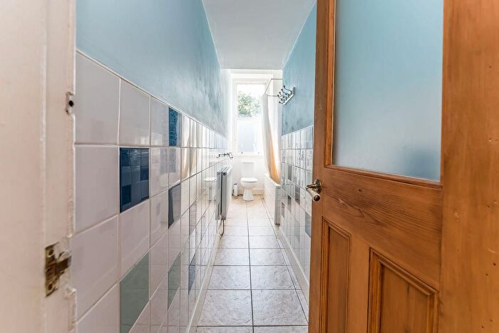 2 Bedroom Flat To Rent In Dalkeith Road, Edinburgh, EH16