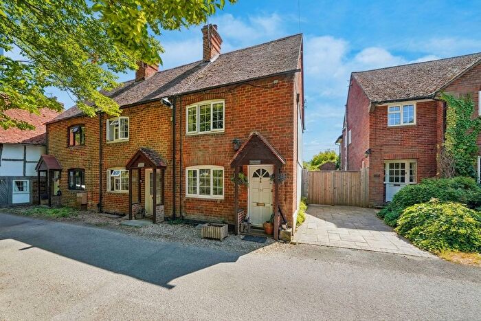 2 Bedroom Cottage For Sale In The Causeway, Steventon, OX13