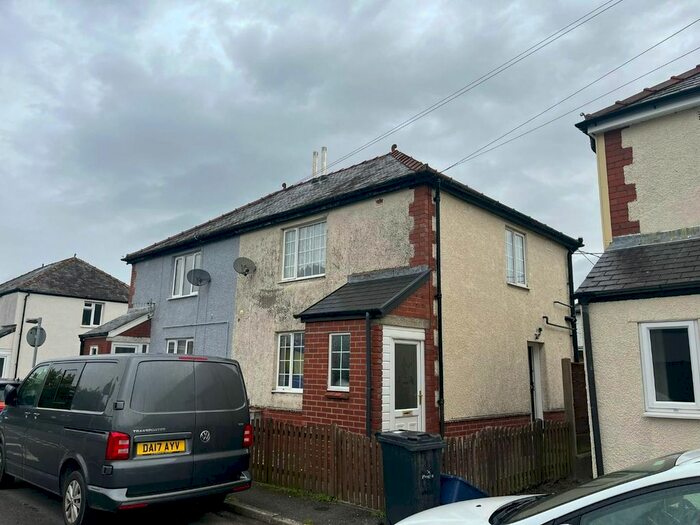 2 Bedroom Semi-Detached House For Sale In Treowain, Machynlleth, SY20