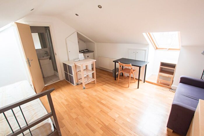 Studio To Rent In Leconfield Road, London, N5
