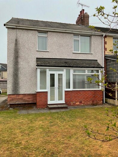 3 Bedroom Semi-Detached House To Rent In Acacia Road, DN6