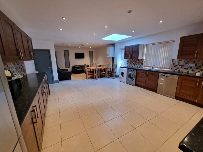 8 Bedroom Semi Detached House To Rent In Oak Tree Lane, Birmingham, B29