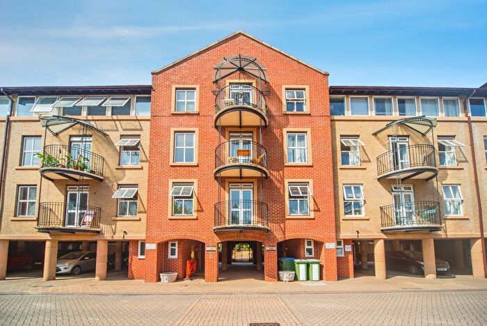 2 Bedroom Flat For Sale In Asturias Way, Southampton, Hampshire, SO14