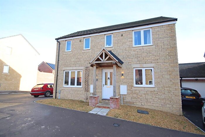 3 Bedroom Detached House For Sale In Gainey Gardens, Chippenham, SN15