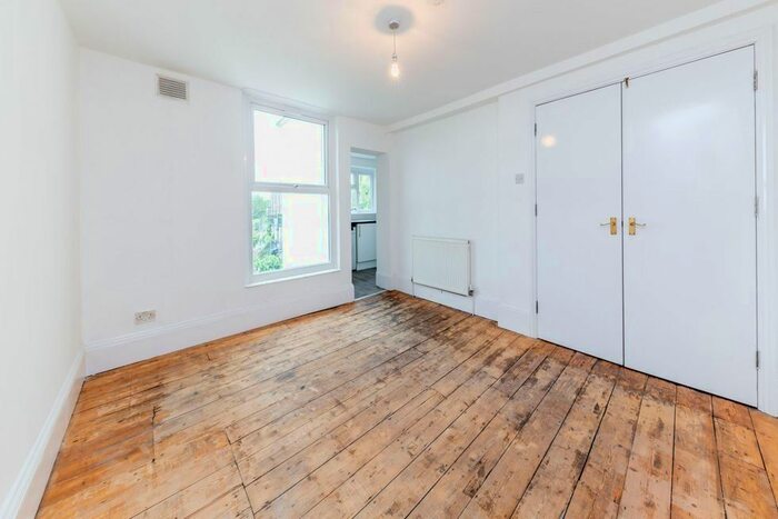 6 Bedroom Town House To Rent In Hazellville Road, London, N19