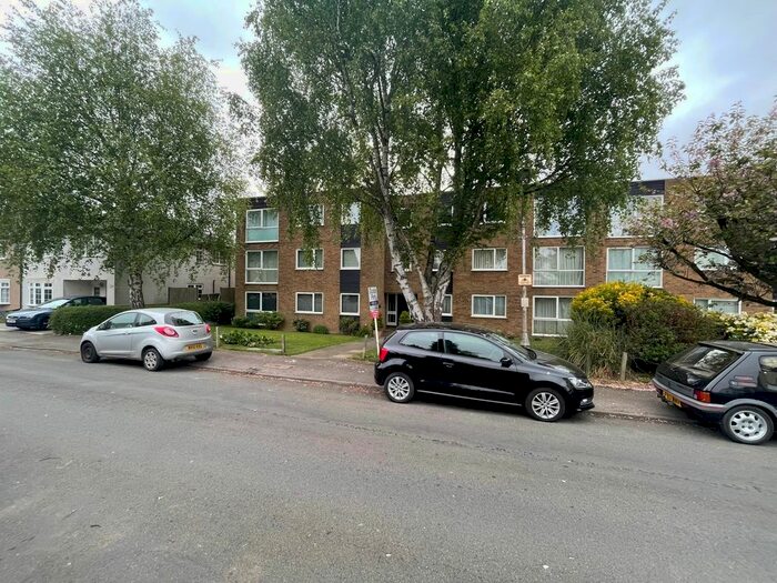 1 Bedroom Flat To Rent In Cringle Court, Potters Bar, EN6