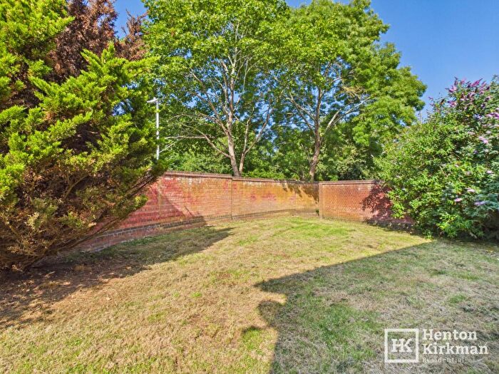 1 Bedroom Ground Maisonette For Sale In Granville Close, Billericay, Essex, CM12