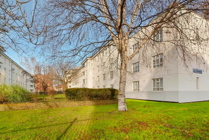 1 Bedroom Flat To Rent In Priam House, Old Bethnal Green Road, London, E2