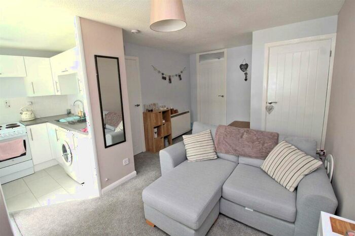 1 Bedroom Maisonette To Rent In Brookside Close, Old Stratford, Milton Keynes, MK19