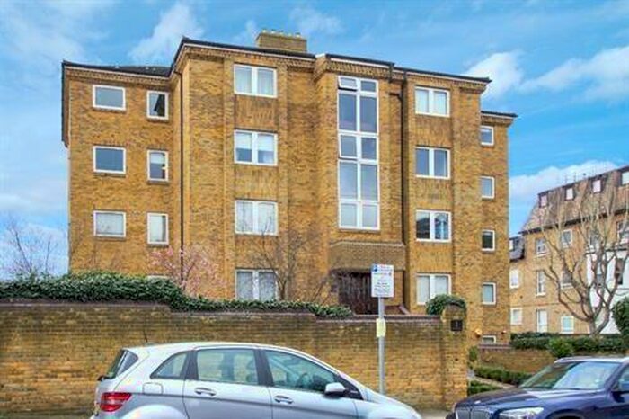 2 Bedroom Flat To Rent In Avenue Elmers, Surbiton, London, KT6